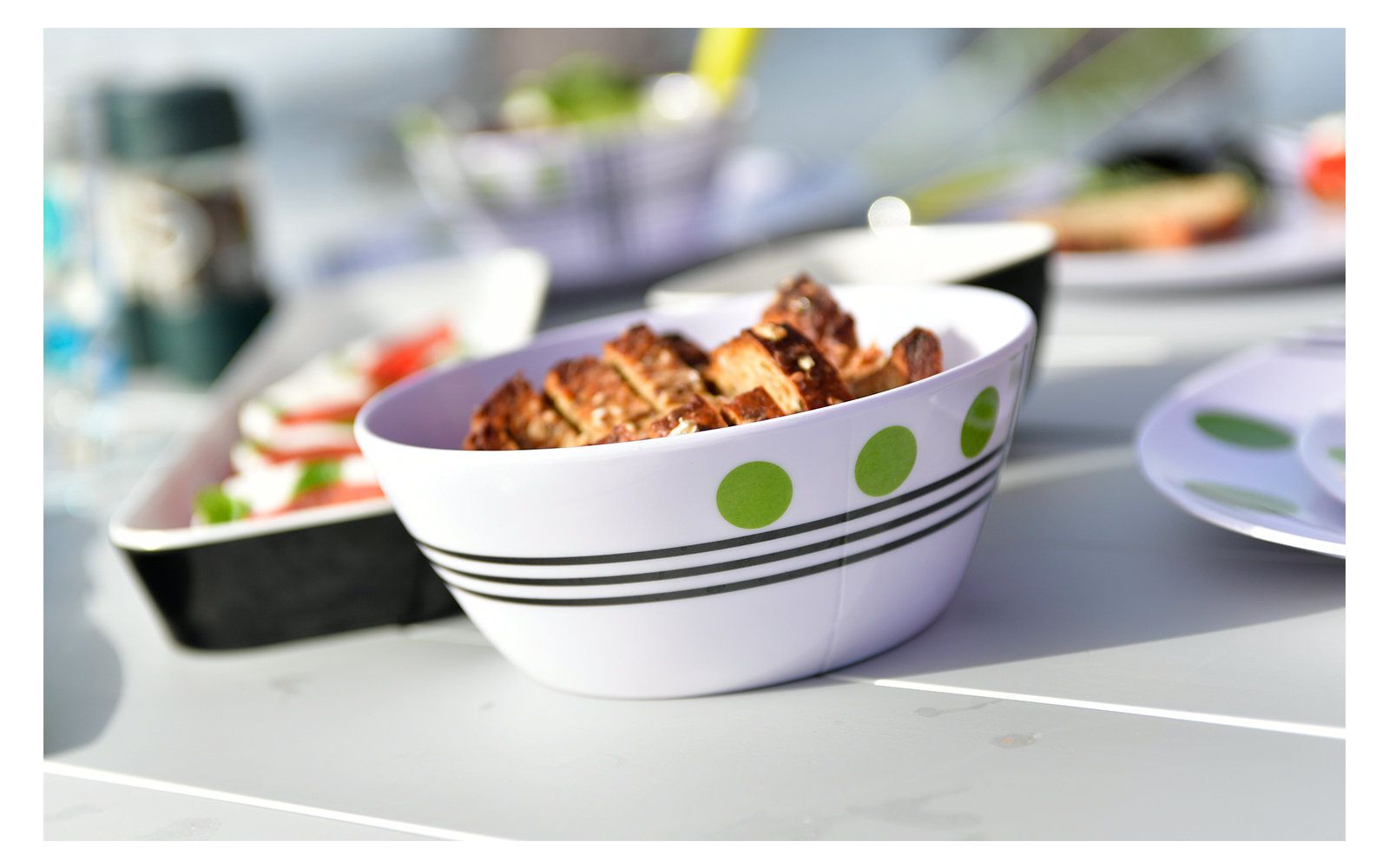 Set de veselă din melamină Dots 16 piese -  verde